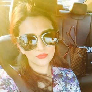 Meet your Posher, Paras